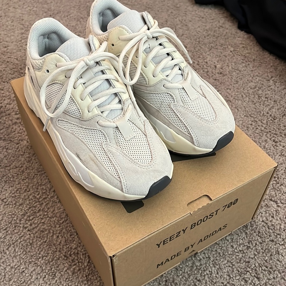 Yeezy 700 Analog size 7